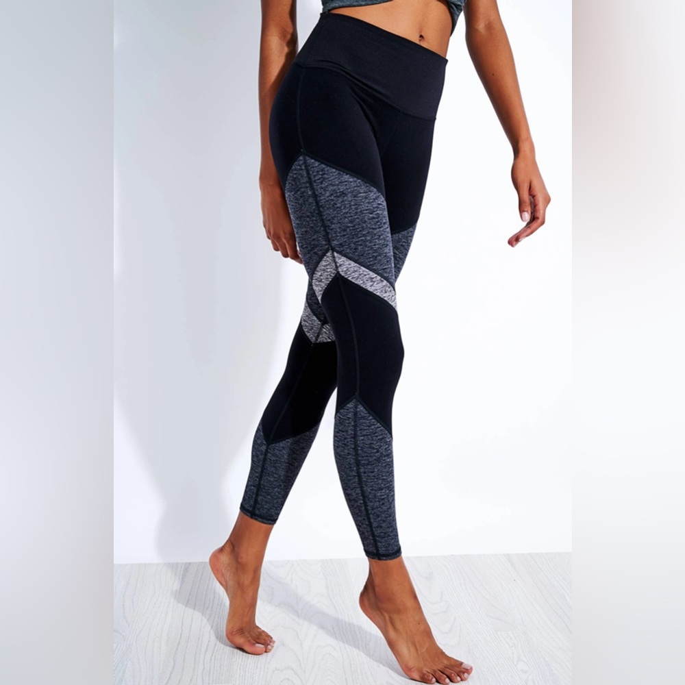 ALO Yoga Alosoft 7/8 Black Stripe Leggings